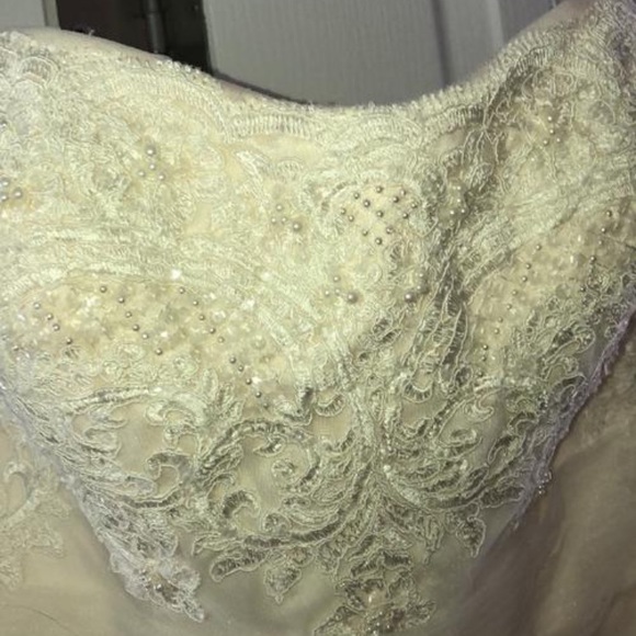 Wedding dress - Picture 3 of 8